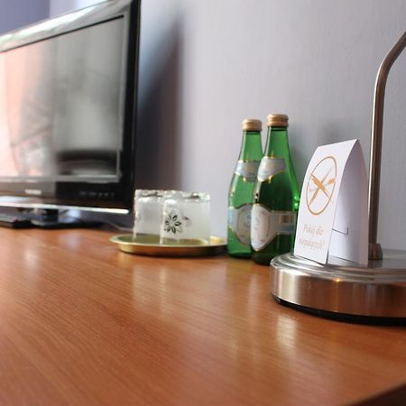 Hotel Pod Jeleniem Tuchola Luaran gambar