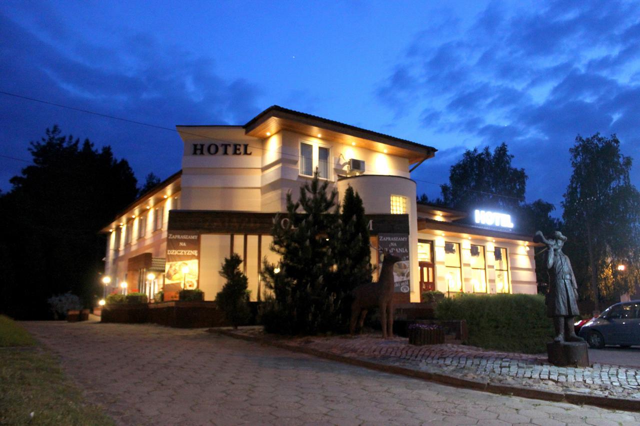 Hotel Pod Jeleniem Tuchola Luaran gambar