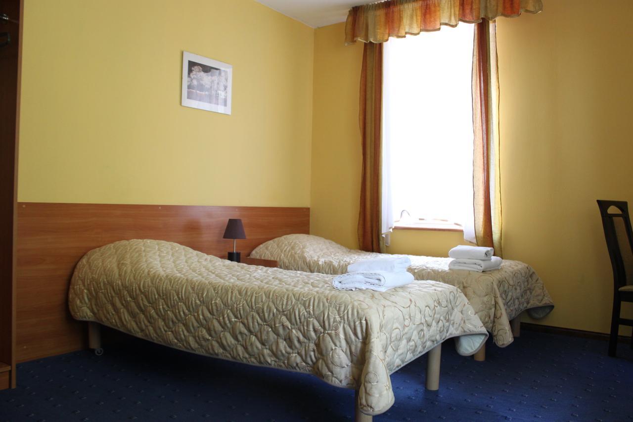 Hotel Pod Jeleniem Tuchola Luaran gambar