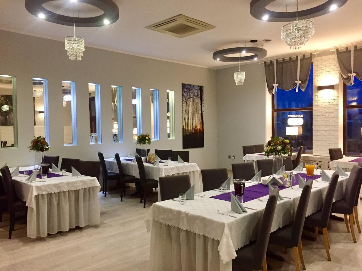 Hotel Pod Jeleniem Tuchola Luaran gambar