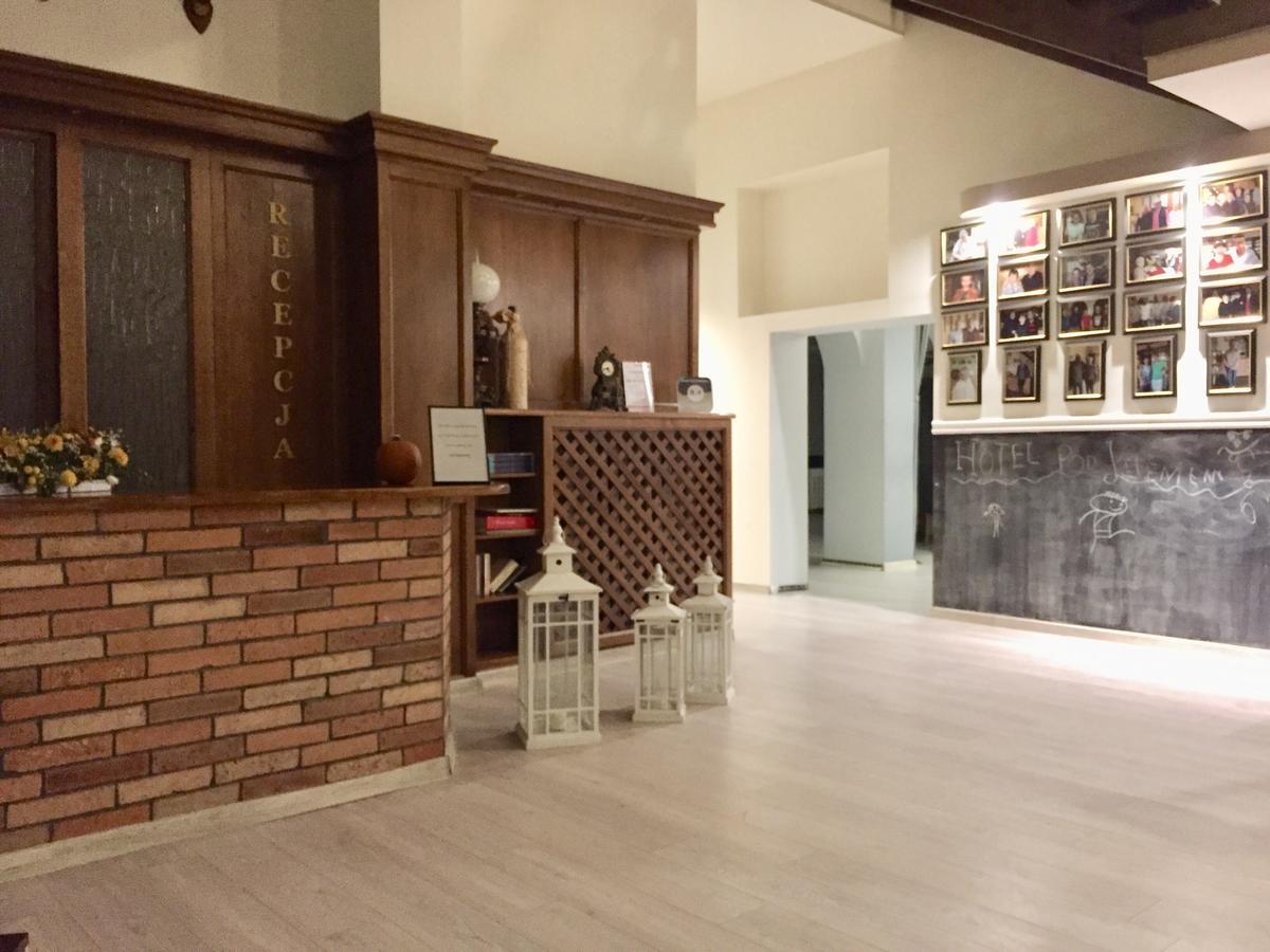 Hotel Pod Jeleniem Tuchola Luaran gambar